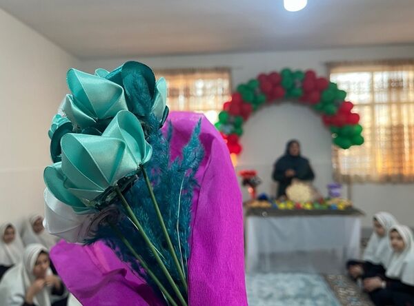 برگزاری مراسمی به‌مناسبت ولادت حضرت علی (ع) و روز پدر در دبستان دخترانه بعثت ۲