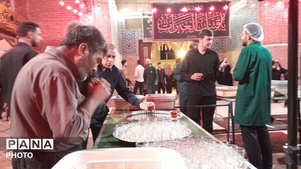 فعالیت چایخانه حضرت زهرا(س)در مسجد جامع نیشابور 