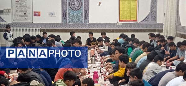 مراسم افطاری در دبیرستان استعدادهای درخشان شهید بهشتی دوره اول