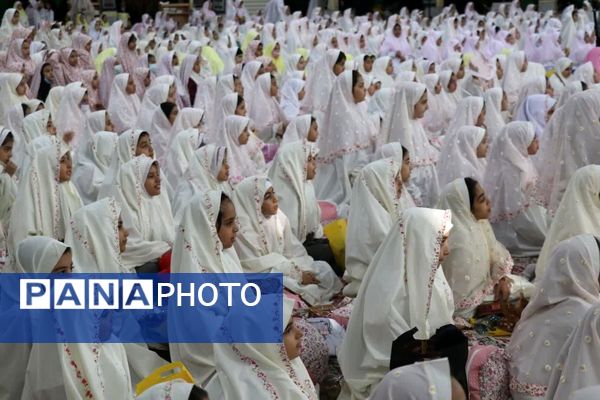 جشن تکلیف ۲۰۰۰نفری دانش‌آموزان دختر شهر یزد 