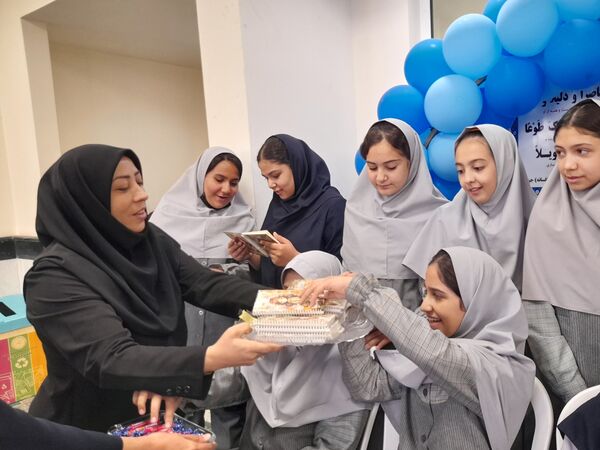 گرامیداشت روز دانش آموز در دبستان عذرا پورشهریاری ناحیه ۷مشهد