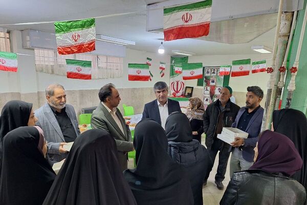  آیین افتتاح جشنواره ماها و ایران‌مون در دبیرستان خدیجه کبری پردیس 