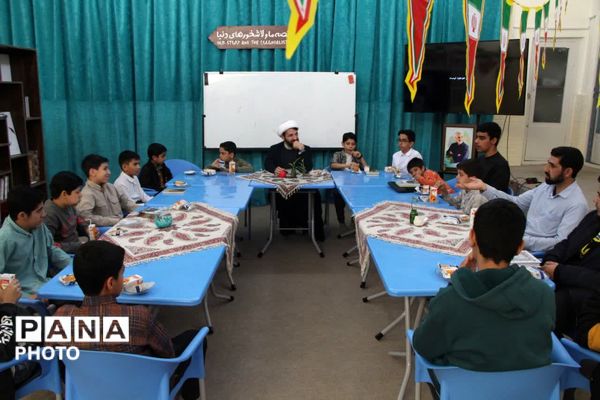 برگزاری جلسه سفیران کتاب یزد با نویسنده کتاب «فرمانده سری»