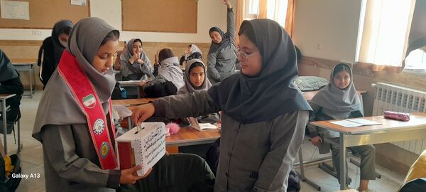 پویش مشق همدلی در دبستان دخترانه احدیان ناحیه ۶ مشهد
