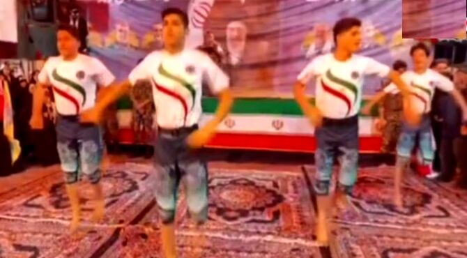 اجرای ورزش باستانی به مناسبت اربعین رهبر شهید در میدان امام قم