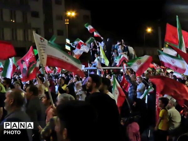 میدان انقلاب؛ جغرافیای همدلی در سایه سار نام میهن