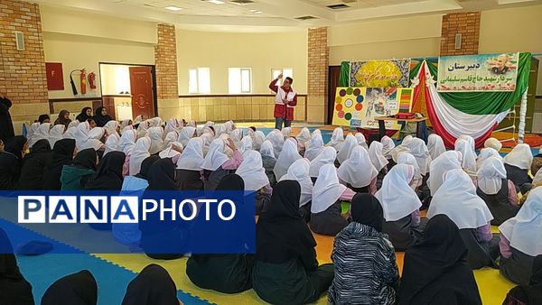 مراسم گرامیداشت هفته پدافند غیرعامل در دبیرستان سردار شهید سلیمانی فیروزکوه