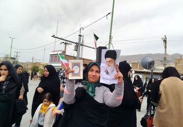 طنین الله اکبر در راهپیمایی ۲۲ بهمن مردم شهرستان پلدختر 