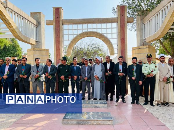 گلزار شهداء ؛ میزبان مسئولان شهرستان عنبرآباد همزمان با آغاز هفته دفاع مقدس