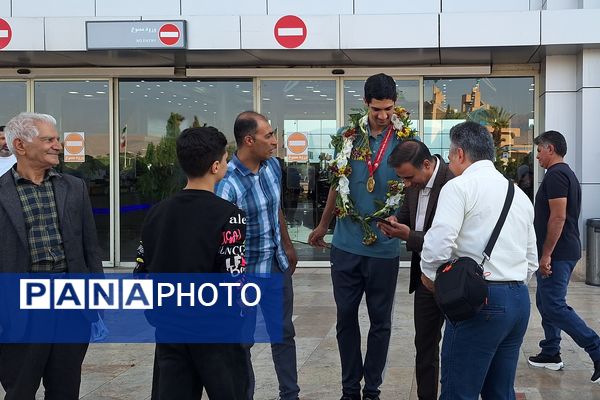 بازگشت قهرمانان با مدال طلای تکواندو کره جنوبی به شیراز