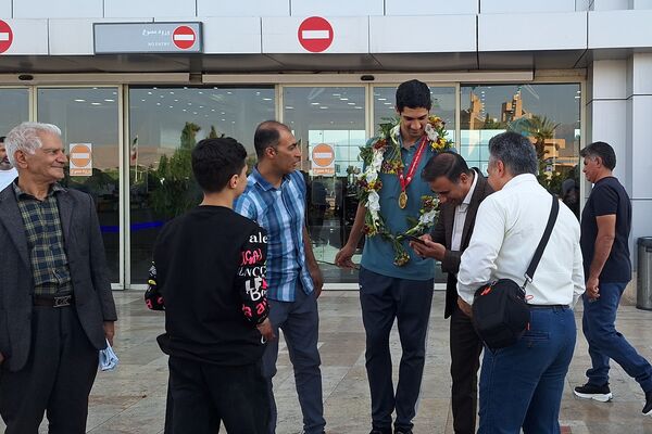 بازگشت قهرمانان با مدال طلای تکواندو کره جنوبی به شیراز