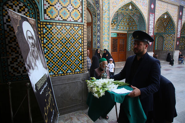 عطرافشانی مزار شهید آیت الله «شیخ فضل الله نوری»