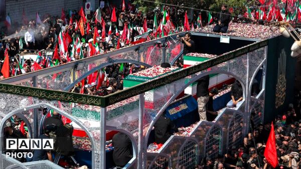 وداع حماسی ملت با پیکر مطهر پیشوای انقلاب اسلامی