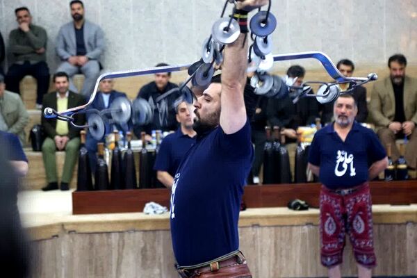 مراسم گلریزان و جمع آوری کمک‌های مردمی در زورخانه پهلوانی سیدالکریم (ع)
