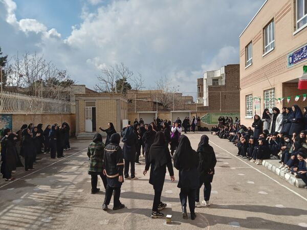  مسابقات ورزشی در دبیرستان خاص نمونه فرهنگ 