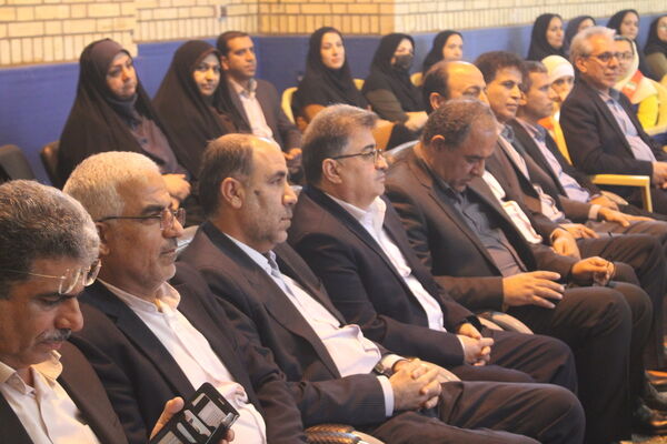 آیین سپاس معلم در دبستان دخترانه شهید باهنر بوشهر