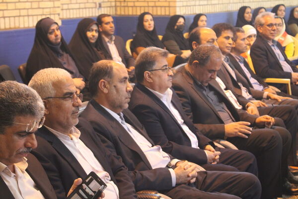 آیین سپاس معلم در دبستان دخترانه شهید باهنر بوشهر
