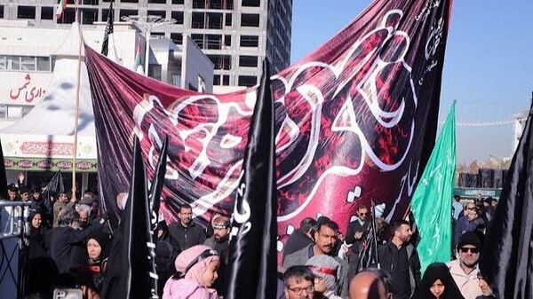 بدرقه پیکر مطهر ۱۳ شهید گمنام در اجتماع عظیم فاطمیون مشهد