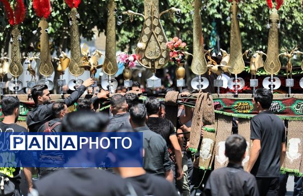 ظهر تاسوعا در جوار حرم مطهر رضوی