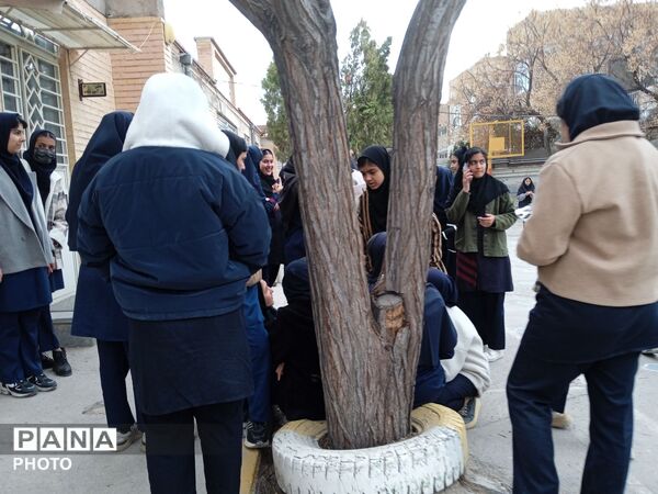 اعلام نتایج امتحانات نوبت اول دبیرستان عزت طلایی به والدین دانش آموزان 