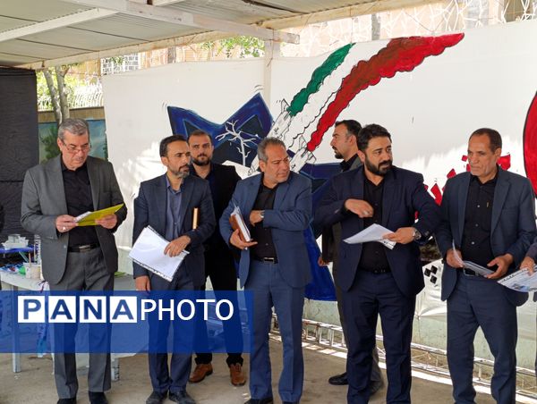 قدردانی از دانش‌آموزان فعال در نمایشگاه نقاشی حماسه حسینی 