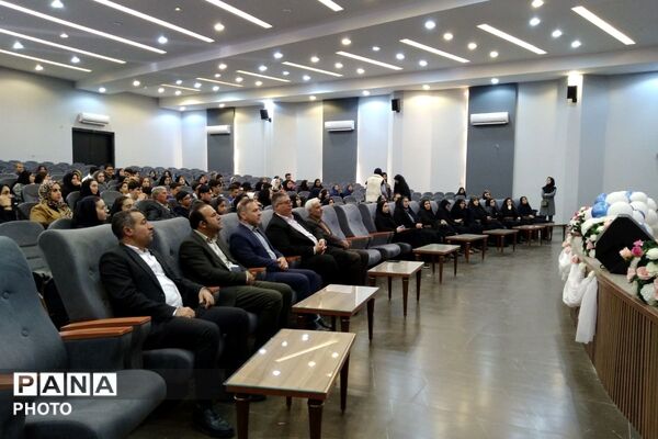 تقدیر از برگزیدگان استانی و منطقه‌‌ای مسابقات علمی پژوهشی 