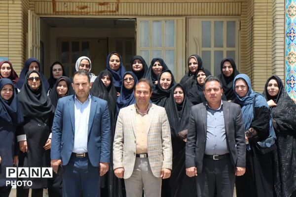 آیین «خاطره‌سازان» در دبیرستان نسیبه با حضور مدیر آموزش و پرورش سملقان