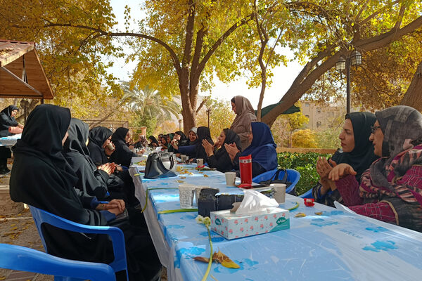 محفل صمیمی کارکنان اداری ناحیه ۴ شیراز به مناسبت روز زن