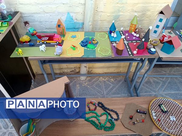 نمایشگاه  دست‌های کوچک، اندیشه‌های بزرگ در میبد