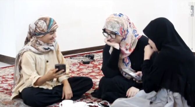 ثبت واکنش مردم اسلامشهر به پیام صوتی رهبر شهید