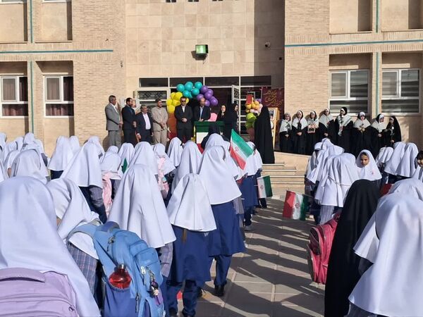 آیین سال تحصیلی جدید در مدرسه شاهد پوررضایی یزد