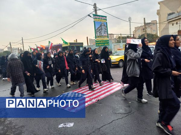 حضور دانش آموزان اسلامشهری در راهپیمایی ۱۳ آبان