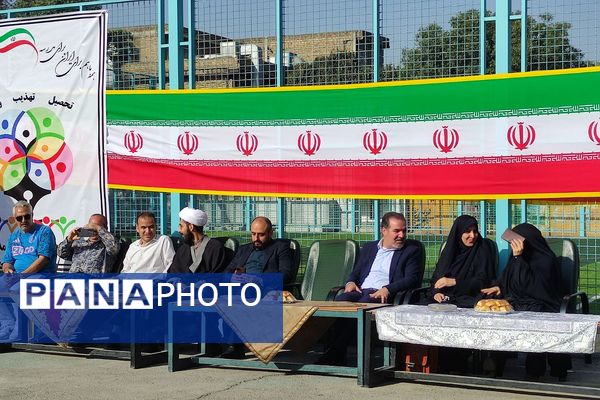 افتتاحیه المپیاد ورزشی درون مدرسه ای در دبیرستان شاهد علامه طباطبایی ناحیه دو شهرری 