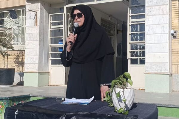برپایی نمایشگاه "مادرم فاطمه" در دبیرستان مهر نیشابور