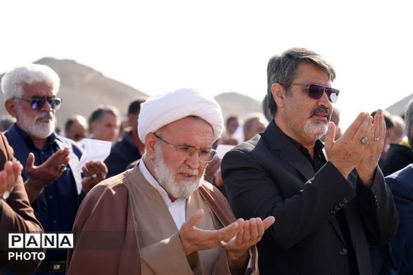 شکوه حضور ابرکوهی‌ها در نماز جماعت عید سعید فطر