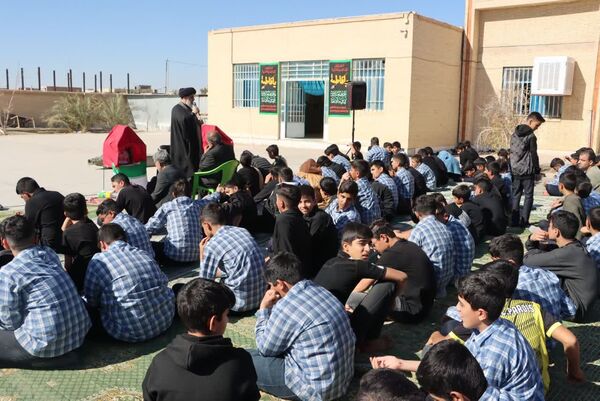 حضور معنوی امام‌جمعه بافق در مراسم سوگواری دبیرستان مناجات