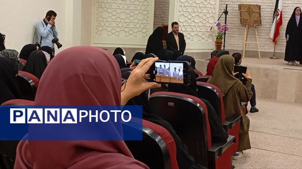 نشست صمیمی جوانان با حضرت آیت الله نورمفیدی