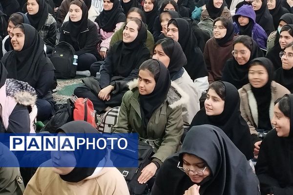 دبیرستان صدیقه طاهره غرقِ در شور فاطمی