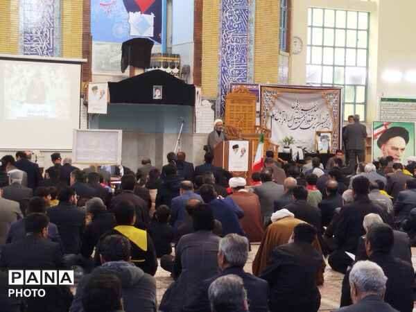حضور دانش آموزان دبیرستان نمونه آیت الله خامنه ای در مراسم گرامیداشت رهبر معظم انقلاب اسلامی