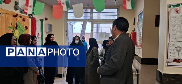 بازدید معاون توسعه و پشتیبانی آموزش و پرورش خلیل آباد از بازارچه کار آفرینی جوانه های انقلاب