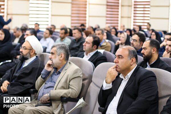 بزرگداشت هفته مقام معلم با تجلیل از ۳۰ معلم نمونه و ۶۰ فرهنگی بازنشسته در لنگرود