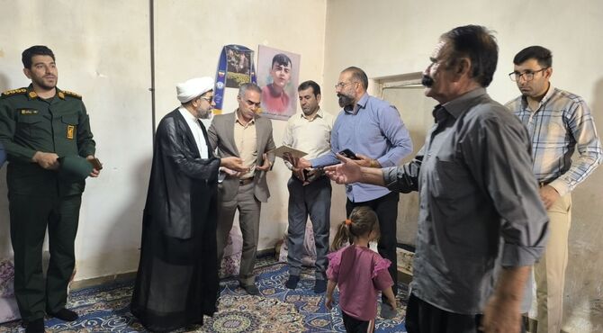 تجلیل از خانواده شهید امیر علی فلاح‌دلی به مناسبت هفته دولت در منطقه بیرانوند