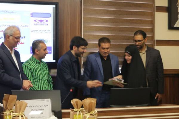 تجلیل از دانش‌آموز خبرنگاران پانا ناحیه یک شهرری به مناسبت روز خبرنگار
