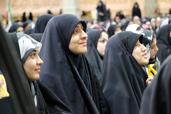 اجتماع عظیم دختران دانشجوی کشور در حرم حضرت معصومه(س)