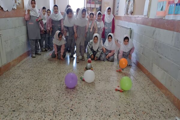 آزمایش ساخت ماشین بادکنکی در دبستان شاهد نرگس جاجرم