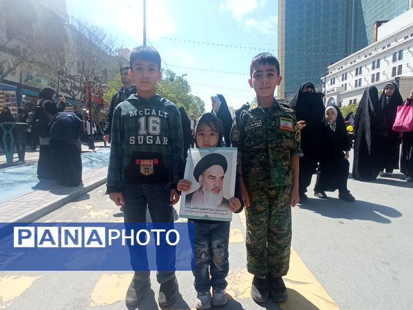 حضور پرشور مشهدی‌ها در راهپیمایی روز قدس؛ فریاد حمایت از فلسطین