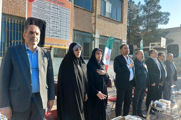 نواختن زنگ پدافند غیرعامل در هنرستان کوثر باقرشهر 