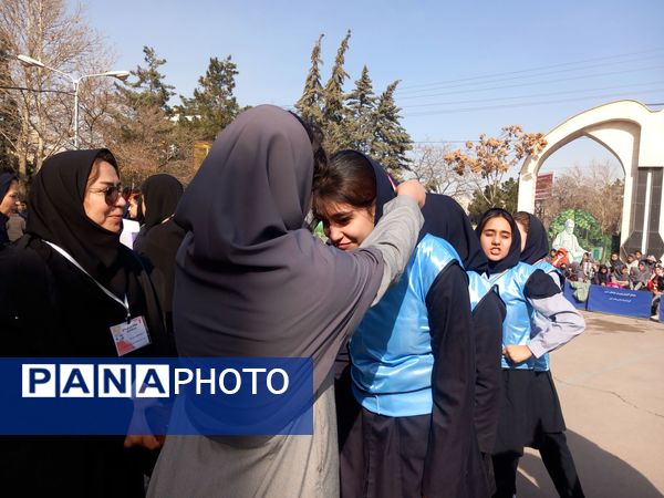 مسابقات بین مدرسه ای جام اقتدار ایران دردبیرستان دوره اول آرمینه مصلی نژاد ناحیه ۶