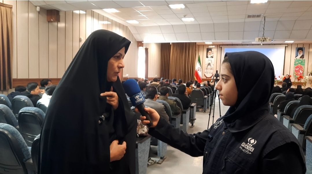 آینده ی این کشور به دست دانش‌آموزان کشورمان ساخته می‌شود