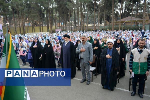 حضور خادمان رضوی در مدرسه قدر بهارستان‌دو